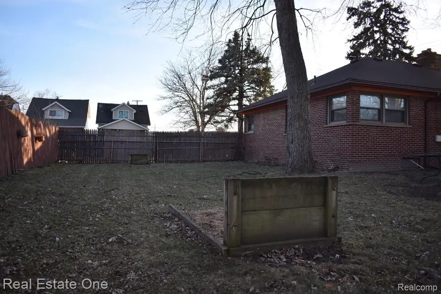 1152 Mayflower Avenue, Lincoln Park, MI 48146 - #2