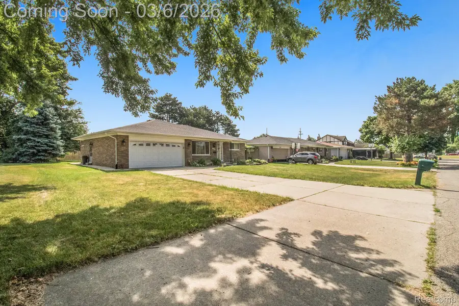 37054 Almont Drive W, Sterling Heights, MI 48310 - #3