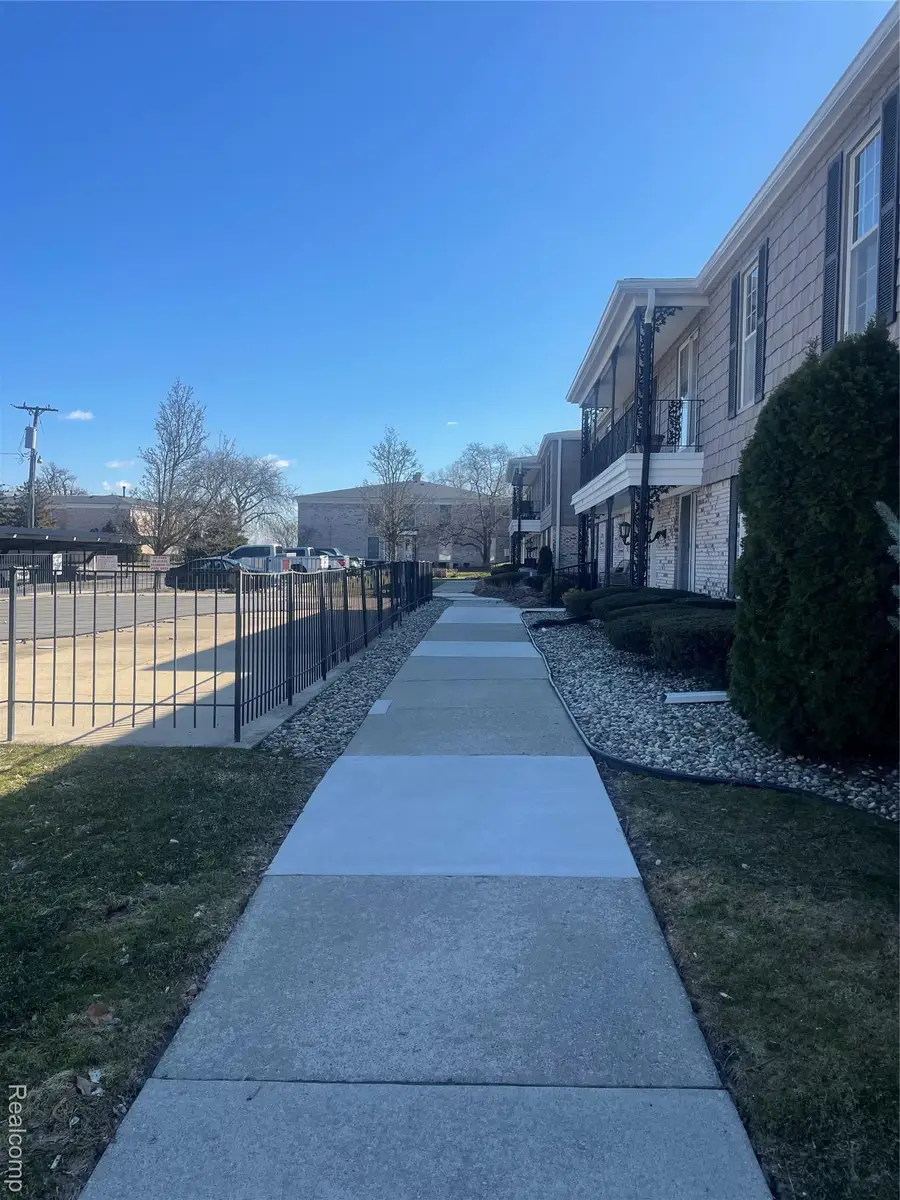 24360 East River Road #36, Grosse Ile, MI 48138 - #2