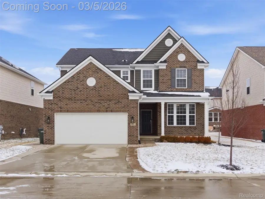 3861 Summit Drive, Sterling Heights, MI 48314 - #2