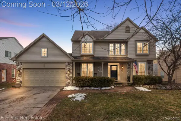 1047 Saddle Drive, SouthLyon, MI 48178