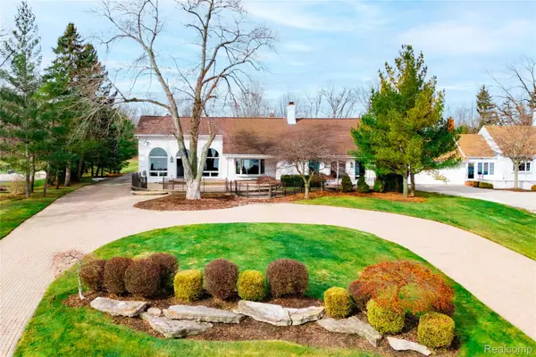 21774 East River Road, GrosseIle, MI 48138