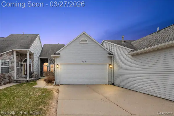 734 Challenging Trail #65, SouthLyon, MI 48178