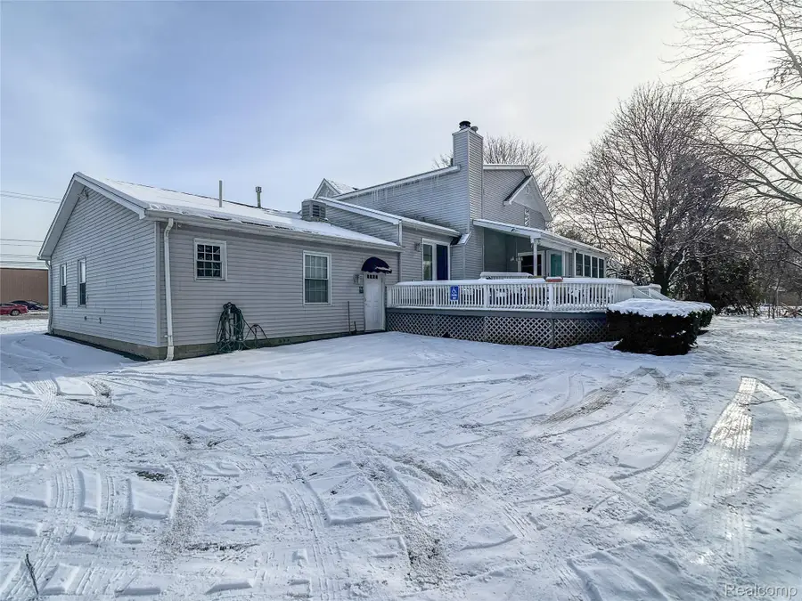 2052 S Dye Road, Flint, MI 48532 - #2