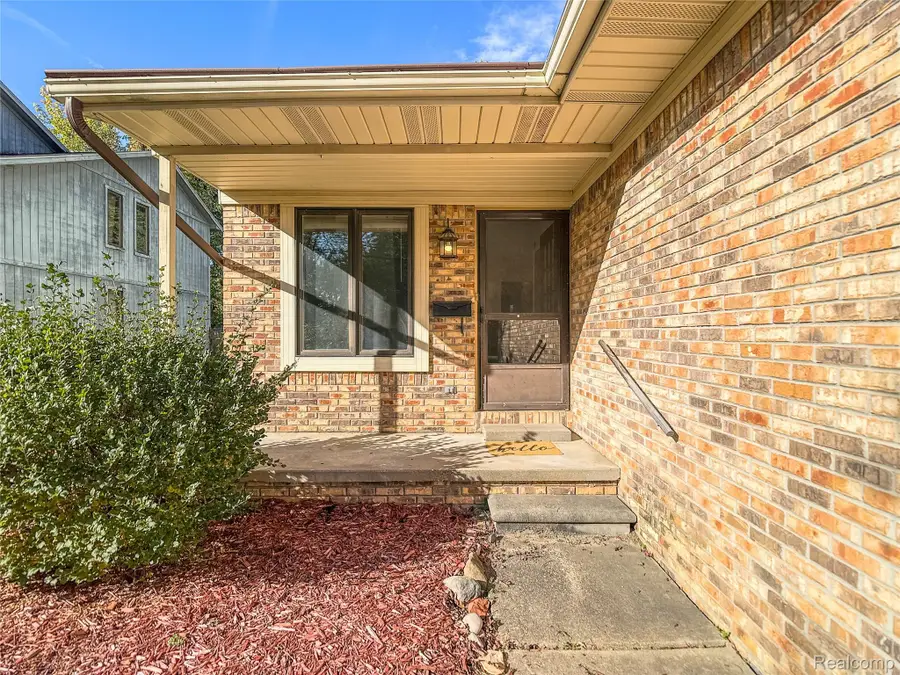 914 North Road, Fenton, MI 48430 - #2