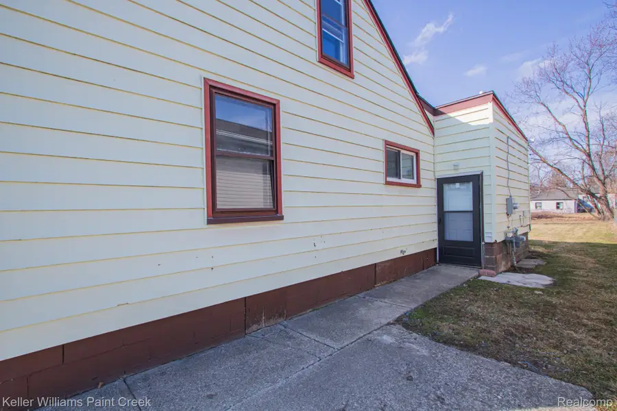 8493 Jewett Avenue, Warren, MI 48089 - #3