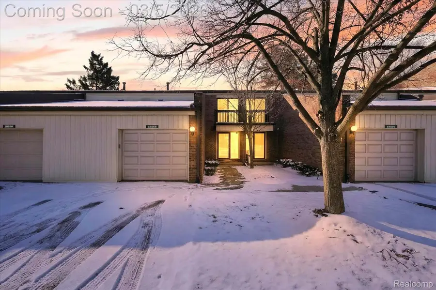 18268 University Park Drive, Livonia, MI 48152 - #2