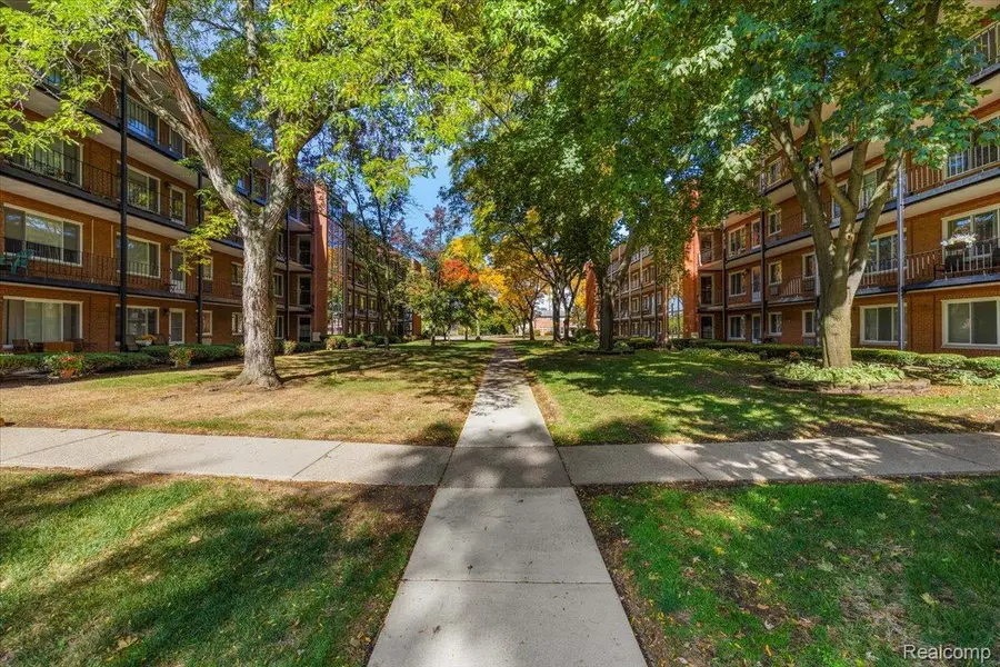 2915 W 13 Mile Road #407, Royal Oak, MI 48073 - #3