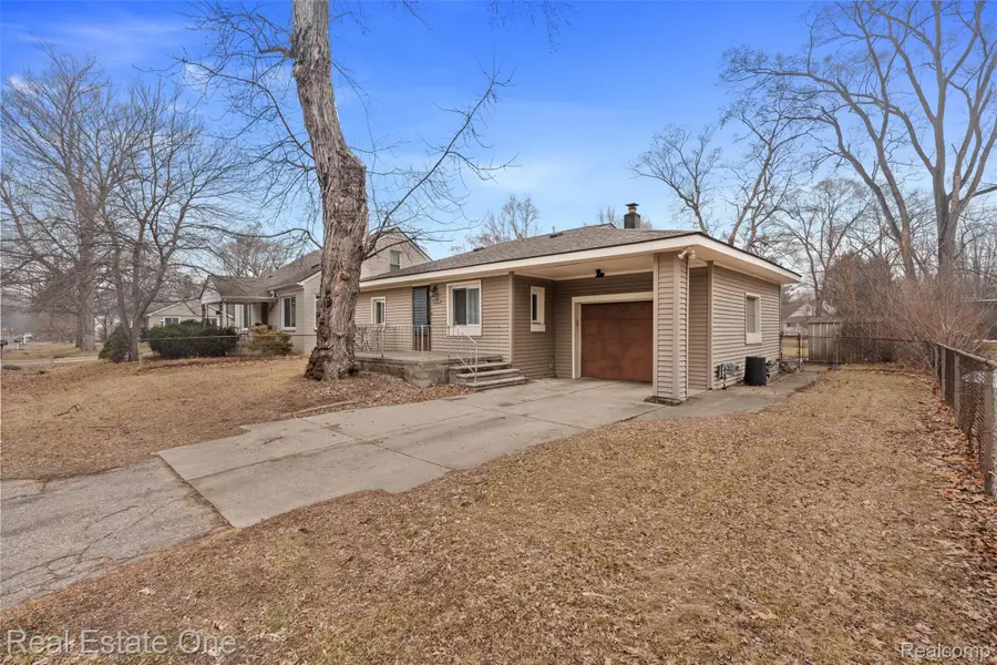 21566 Waldron Street, Farmington, MI 48336 - #3