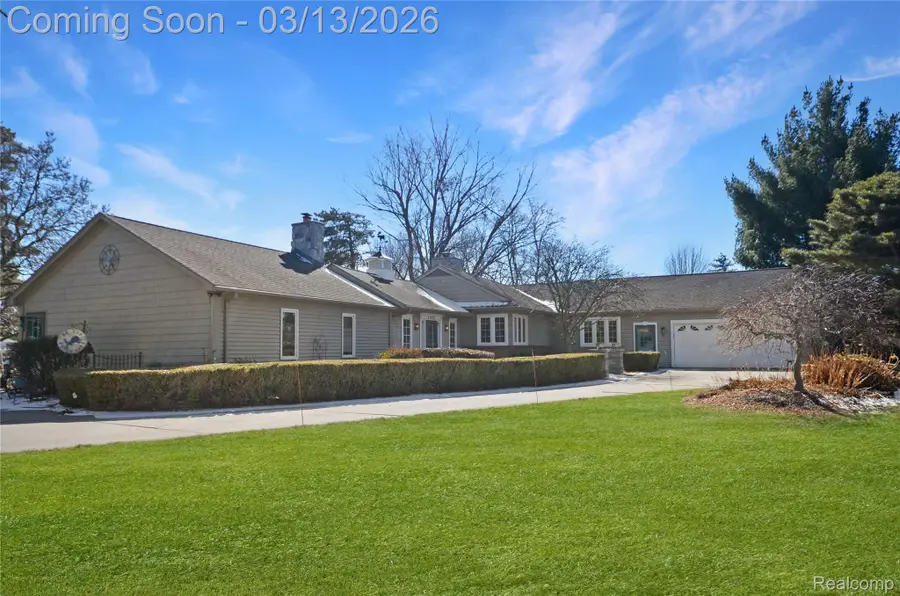 37272 Moravian Drive, Clinton Township, MI 48036 - #2