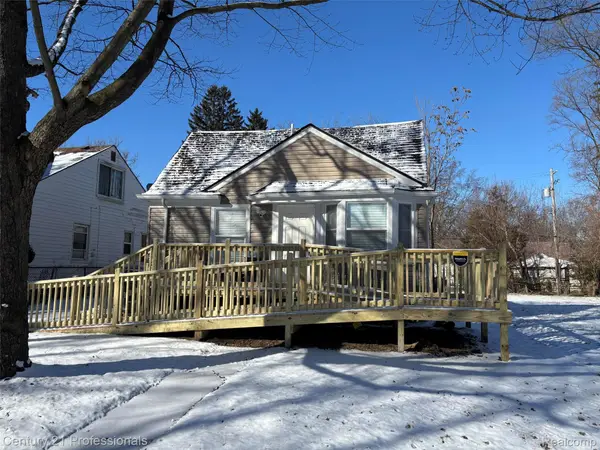 15135 Greenview Road, Detroit, MI 48223