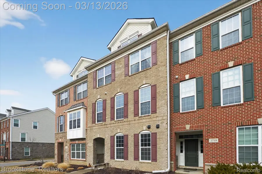 2721 S Spurway Drive, Ann Arbor, MI 48105 - #2