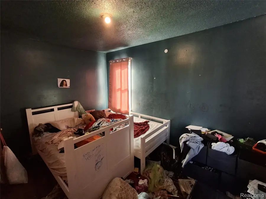 8575 Sussex Street, Detroit, MI 48228 - #3