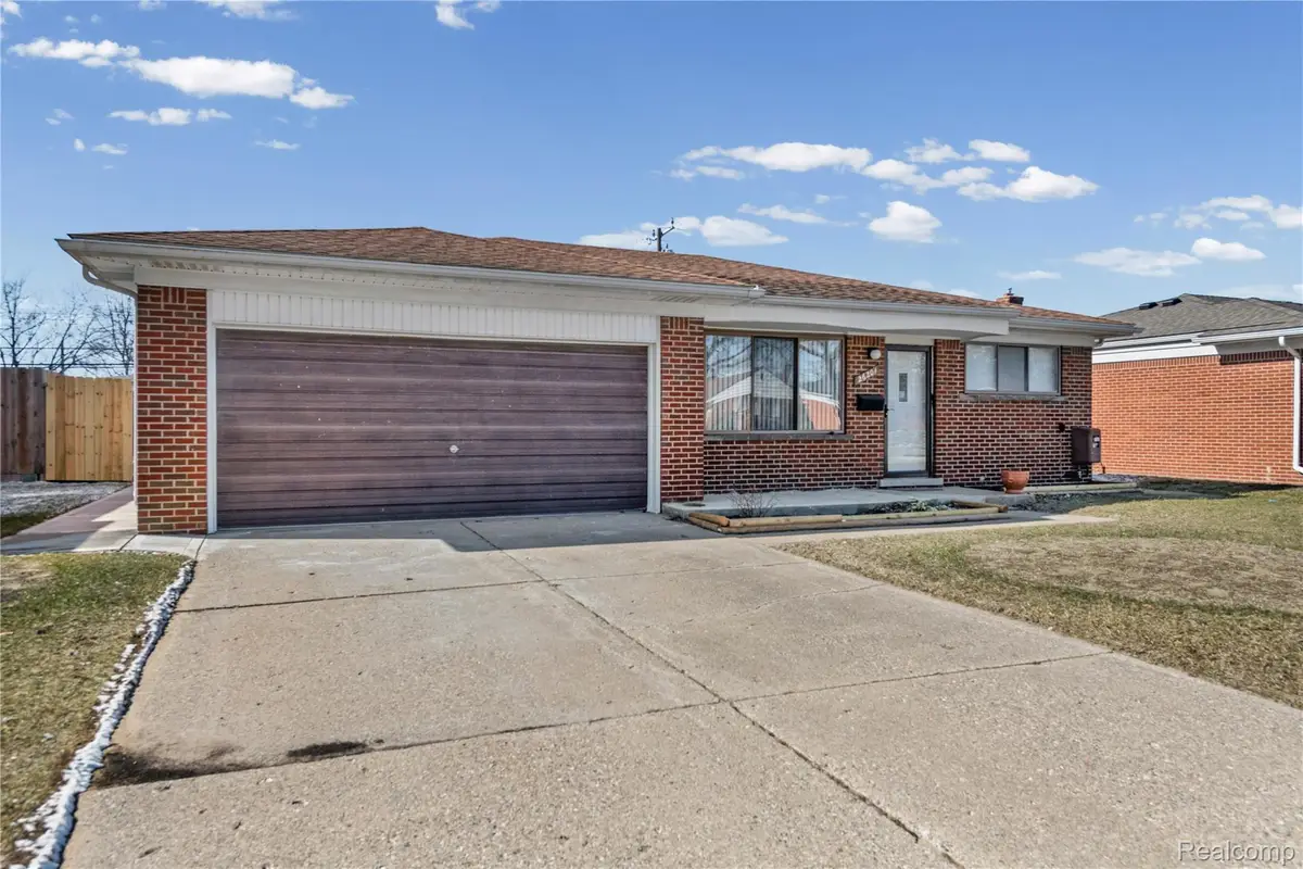 26201 Warner Avenue, Warren, MI 48091 - #1