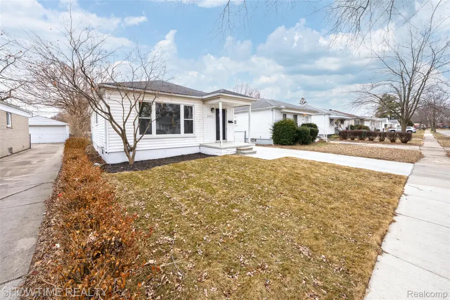 22620 Raven Avenue, Eastpointe, MI 48021 - #2