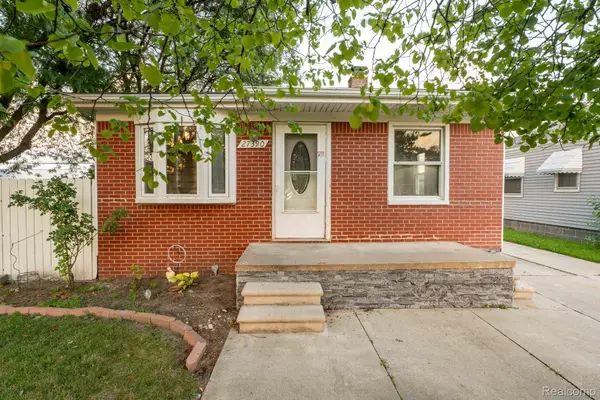 27390 Seyburn Avenue, Warren, MI 48092