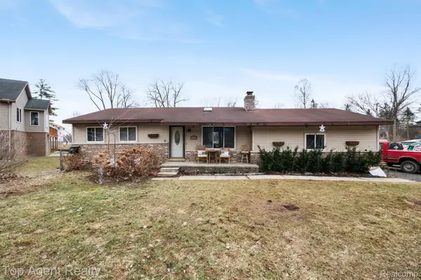 2065 Ridgemont Street, CommerceTwp, MI 48382