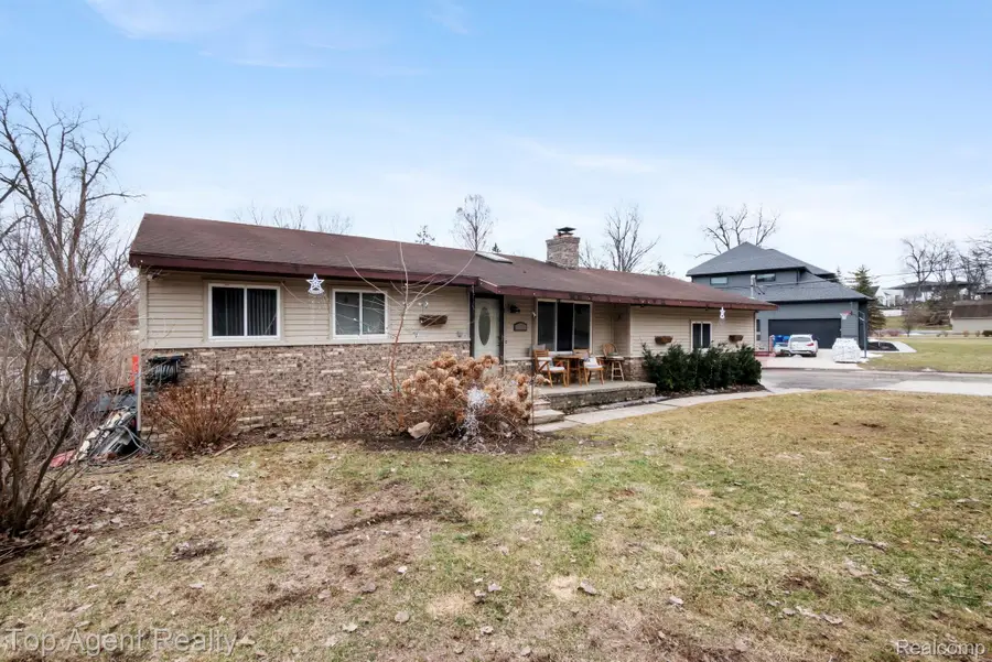 2065 Ridgemont Street, Commerce Township, MI 48382 - #2