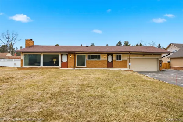 28750 W 9 Mile Road, Farmington, MI 48336