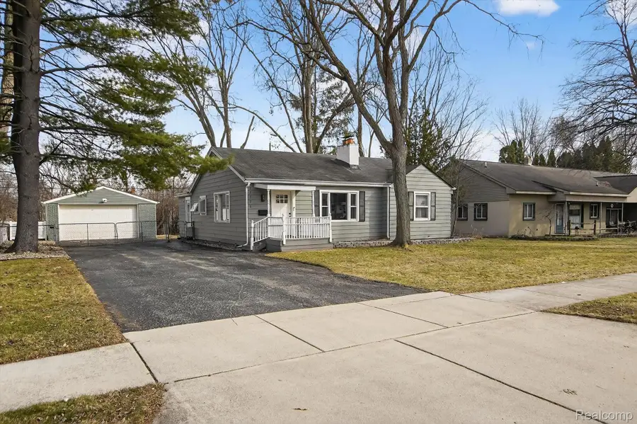 23170 Hawthorne Street, Farmington, MI 48336 - #2