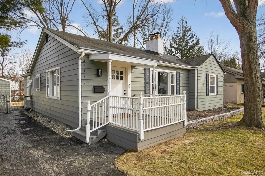 23170 Hawthorne Street, Farmington, MI 48336 - #3