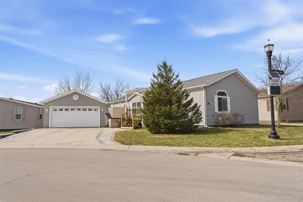 11050 Willowgreen Court, SouthLyon, MI 48178