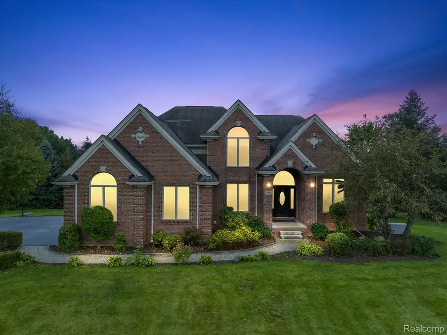 190 Sequoia Lane, Leonard, MI 48367 - #2