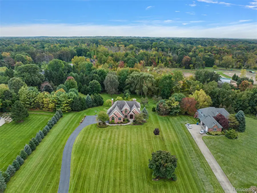 190 Sequoia Lane, Leonard, MI 48367 - #3