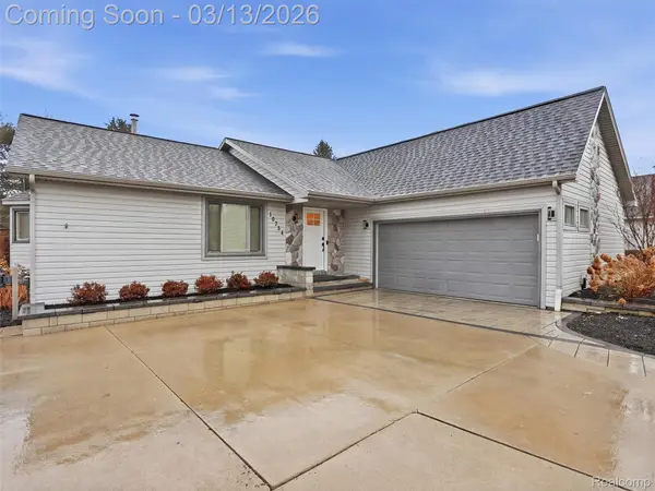 10754 S Oxbow Lakeshore Drive S, WhiteLake, MI 48386