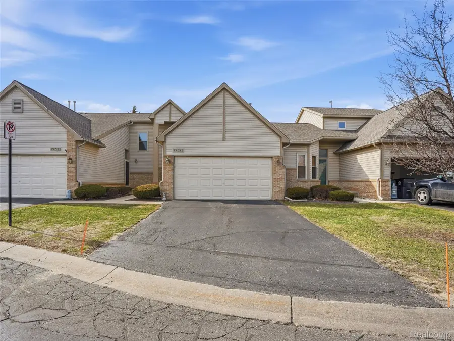 24541 Pine Village Boulevard #54, Oak Park, MI 48237 - #2