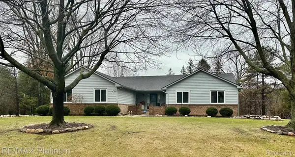 10696 Parker Court, SouthLyon, MI 48178