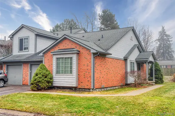 469 Winwood Circle #121, WalledLake, MI 48390