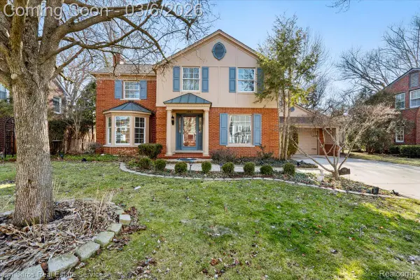 1061 N Oxford Road, GrossePointeWoods, MI 48236