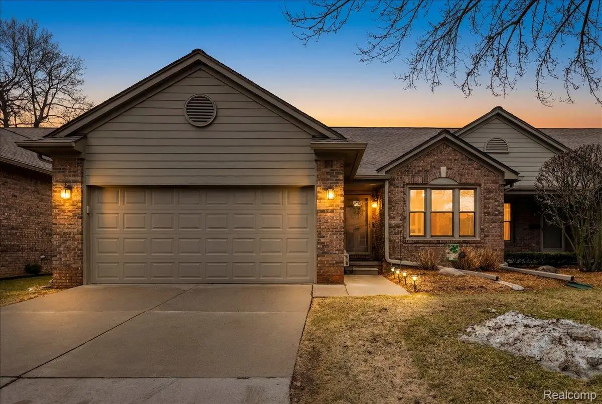 4462 Glenoaks Court, Warren, MI 48092 - #1