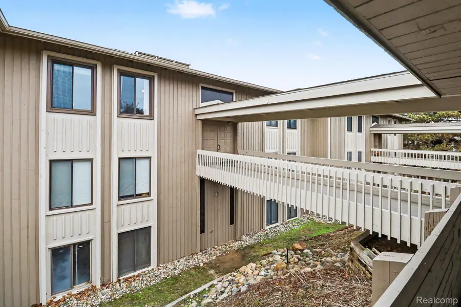 855 Cliffs Drive #303C, Ypsilanti, MI 48198 - #2