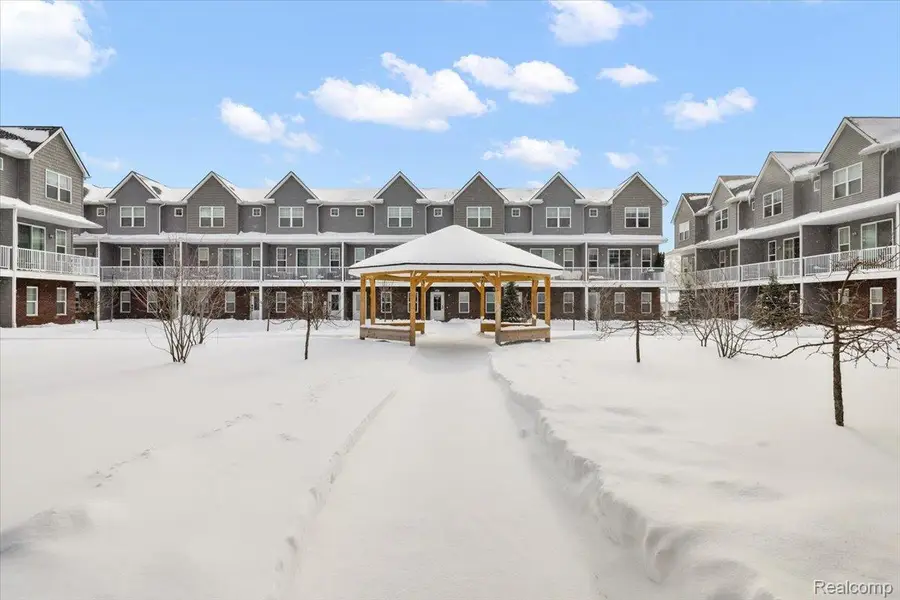 3951 Trailwaycommons Circle, Auburn Hills, MI 48326 - #2