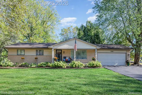 2261 Avondale Street, SylvanLake, MI 48320