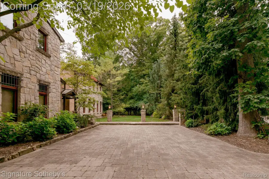 7357 Lindenmere Drive, Bloomfield, MI 48301 - #2