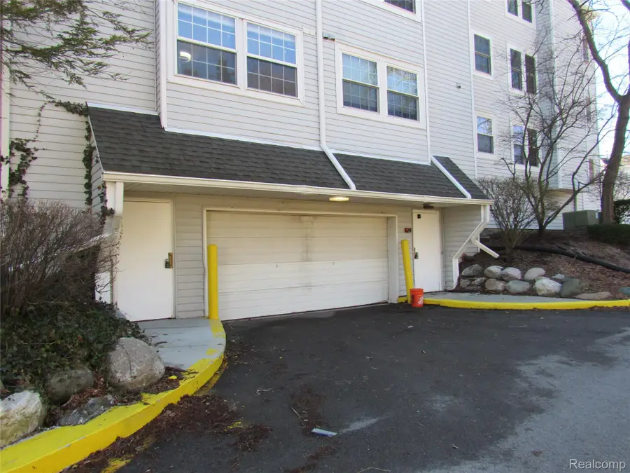 3565 S Port Cove Drive #63, Waterford, MI 48328 - #3