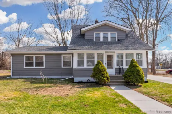 40 Burbank, Ypsilanti, MI 48198