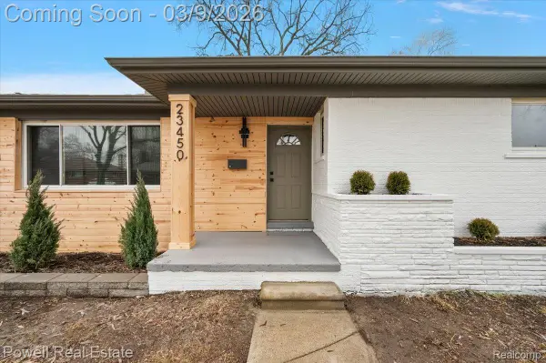 23450 Wildwood Street, OakPark, MI 48237