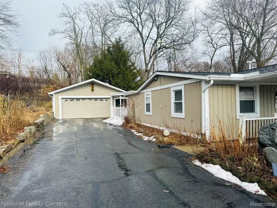 10461 9 Mile Road, Whitmore Lake, MI 48189 - #2