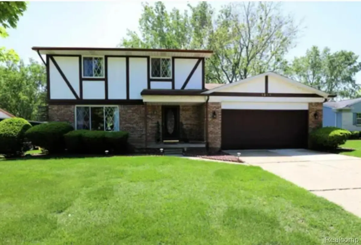 1014 Birchwood Drive, Flushing, MI 48433 - #1