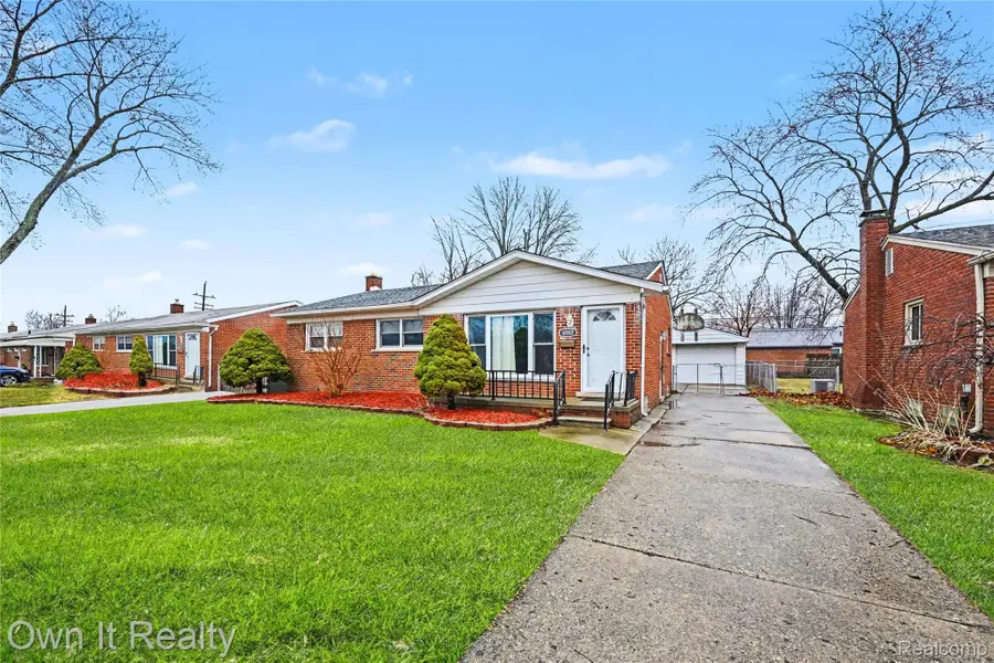 6062 Plainfield Street, Dearborn Heights, MI 48127 - #2