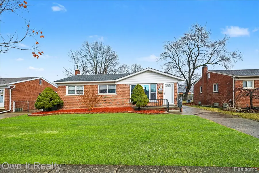 6062 Plainfield Street, Dearborn Heights, MI 48127 - #3