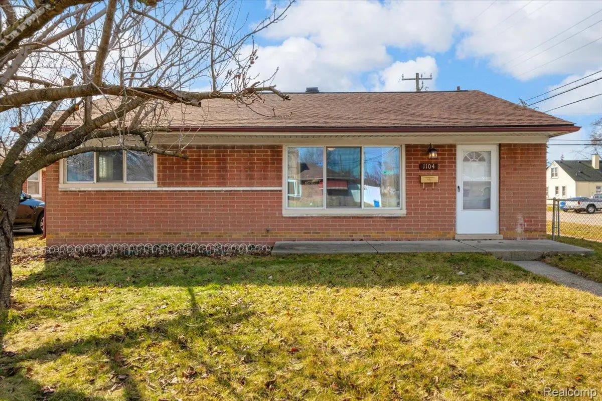 1104 E Barrett Avenue, Madison Heights, MI 48071 - #1