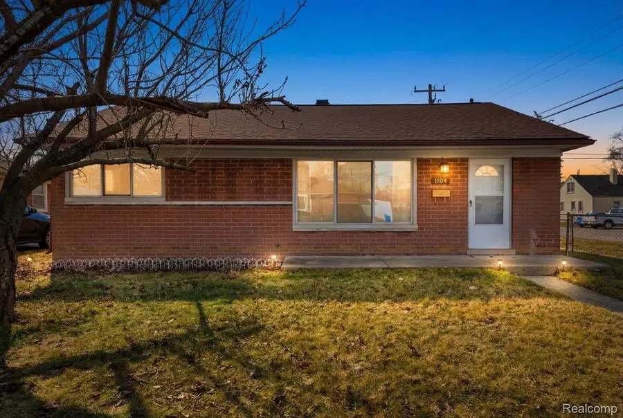 1104 E Barrett Avenue, Madison Heights, MI 48071 - #2