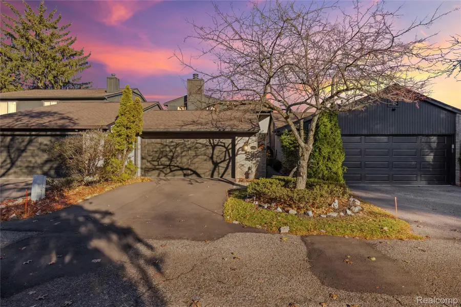 4261 Wabeek Lake Drive S, West Bloomfield, MI 48302 - #3