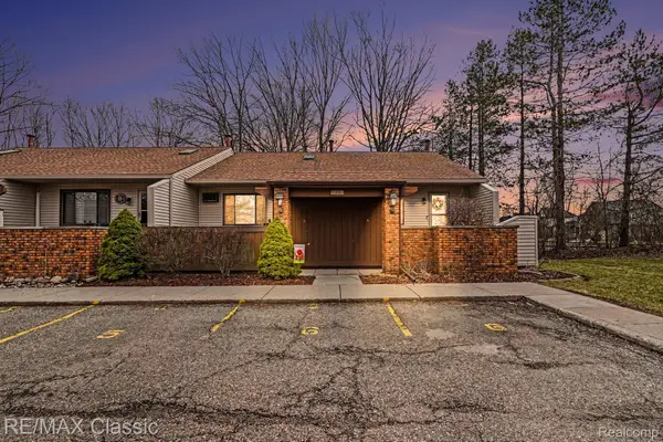 25691 Lexington Drive #5, SouthLyon, MI 48178