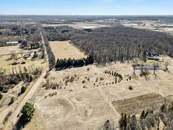 6951 Fish Lake Road, Holly, MI 48442